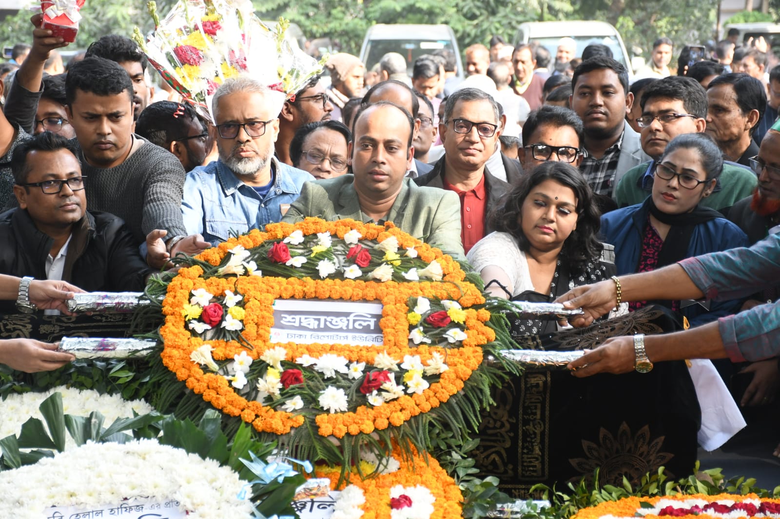 হেলাল হাফিজের কফিনে ডিআরইউ’র শ্রদ্ধা